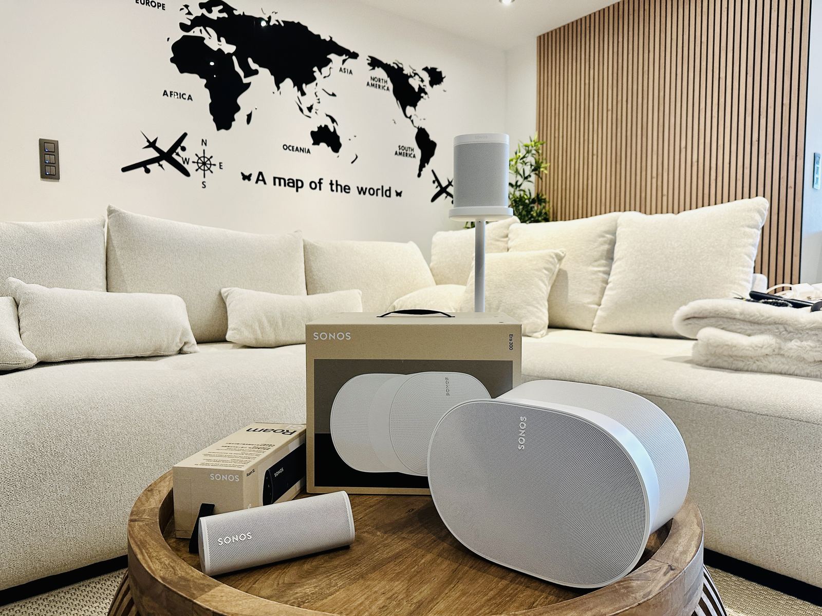 Sélection d'enceintes Sonos dans un salon